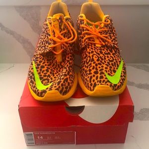 EUC NIKE ROSHERRUN SNEAKERS SZ 14